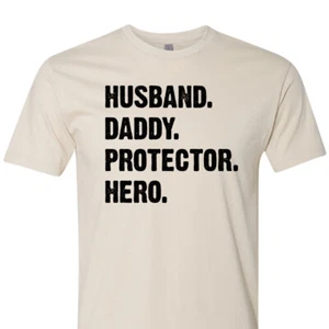 Ehemann Papa Beschützer Held T-Shirt Geschenk für Papa Opa Onkel Bruder Stiefvater - Bild 1 von 4