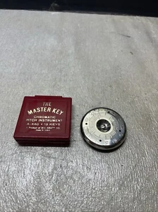 Vintage The Master Key Chromatic Pitch Pipe Instrument Kratt Co. A-440 13 Keys - Picture 1 of 3
