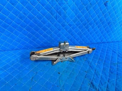 Infiniti J30 1995 gato elevador de emergencia Foto 1 de 3