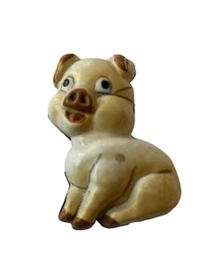 "Imán para nevera de recuerdo imán Chubby Piglet con ojos soulful de 2,5x1,5x,5""" - Imagen 1 de 3