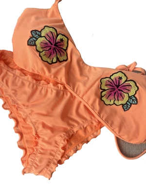 Bikini de hibisco Hollister naranja neón talla pequeña con volantes pantalones descarados sin ropa interior Foto 1 de 4