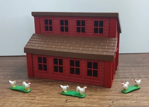 Vtg Ertl Farm Country Red Chicken Coop Building Shed And 3 Chicken Figures B3 - Picture 1 of 7