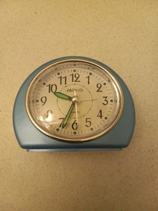 Desktop MEKO Quartz analog Non Ticking Alarm Clock - Picture 1 of 4