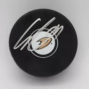LEO CARLSSON ANAHEIM DUCKS TOP PICK SIGNED NHL PUCK RARE COA - Bild 1 von 2