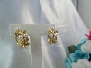 NWT MONET VTG COLLECTION LIMITED EDITION GOLD, PEARL & RHINESTONE HOOP EARRINGS - Picture 1 of 8