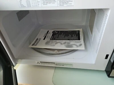 Horno microondas BLACK+DECKER EM031MB11 1,1 pies cúbicos - Acero inoxidable Foto 1 de 3