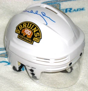 BOBBY ORR FIRMATO AUTOGRAFO BOSTON BRUINS 100° MINI CASCO HOCKEY - J.S.A Cert - Foto 1 di 6