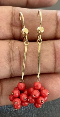 Pendientes de coral rojo de oro amarillo de 18 quilates (F292) Foto 1 de 4