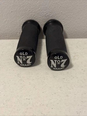 Рукоятки мотоциклетные старые номер 7 брендовые черные резиновые бывшие в употреблении отличное состояние товара - Изображение 1 из 2