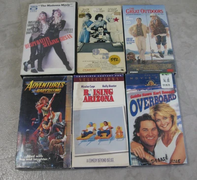 80s VHS LOT -  DESPERATELY SEEKING SUSAN, ADVENTURES IN BABYSITTING, OVERBOARD Foto 1 de 3