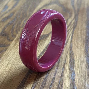 Vintage Carved Purple Acrylic Lucite Bangle Bracelet - Imagen 1 de 8