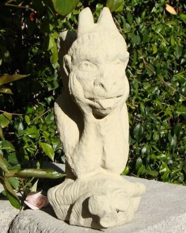 VINTAGE FRENCH NOTRE DAME GARGOYLE STATUE Solid Cement Concrete Garden Outdoor Cover