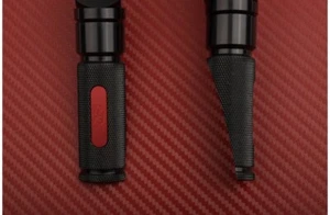 Pareja Reposapiés Delanteros Negro-Rojo 77mm DUCATI SCRAMBLER 400 2016-2022 - Picture 1 of 8