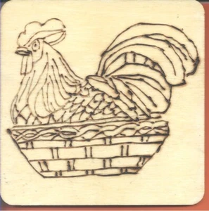 Hermoso pollo quemado de madera en cesta, imán - Imagen 1 de 1