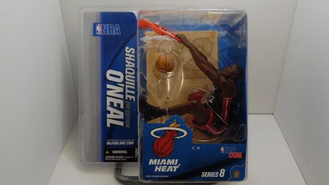 Shaquille O'Neal Mc Farlane Series 8 NBA Figure - Miami Heat Jersey Slam Dunk Cover