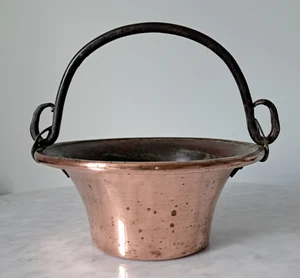 Petit Vintage French Flat Bottomed Hanging Copper Pot/Planter with Steel Handle - Picture 1 of 8