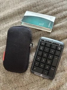 Logitech 2,4 GHz Bezprzewodowa podkładka numeryczna Klawiatura numeryczna Z kluczem sprzętowym USB i etui - Zdjęcie 1 z 4