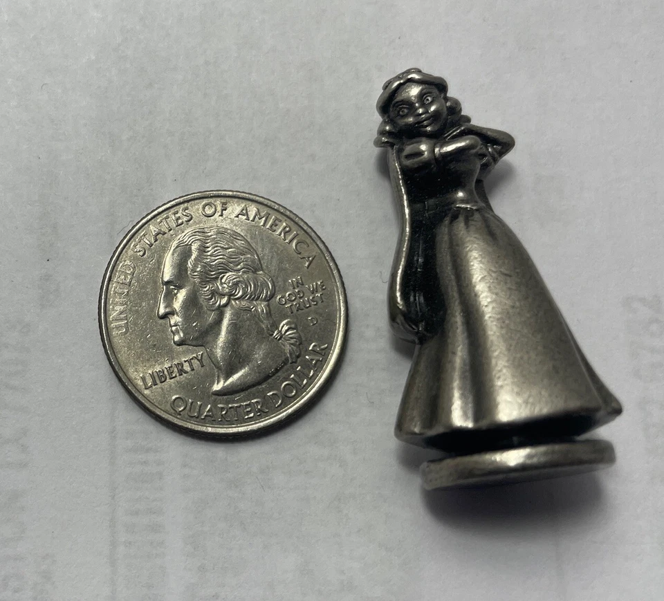 Игровой предмет Disney's Snow White Monopoly высота 1,5 дюйма с маркировкой Disney - Изображение 1 из 4