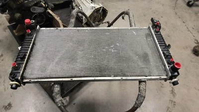 Used Radiator fits: 2006 Chevrolet Silverado 1500 pickup classic style creased d Foto 1 de 4