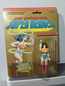 Vintage DC Superheroes Wonder Woman Action Figure 1989 Toybiz RARE MINT ON CARD - Picture 1 of 9