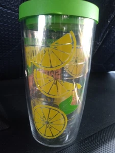 Neu 16 Unzen Tervis Becher mit Deckel Zitrone Design doppelwandig isoliert - Bild 1 von 6