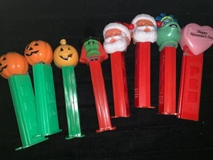 Dispenser PEZ Halloween Strega Zucche Natale Babbo Natale Grinch San Valentino 8 - Foto 1 di 5