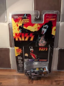 Kiss Gene Simmons Johnny Lightning 1997 Racing Dreams mit Bonuskarte #18 - NEU - Bild 1 von 14