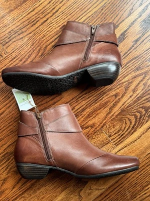 Taos Boots Womens Rich Brown 9.5 Leather Ankle Bootie Shoes Side Zip Classic - Image 1 of 4