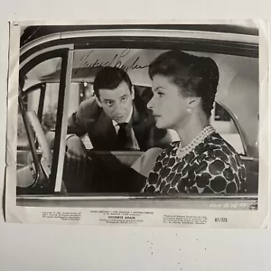 Autógrafo Original Raro de Ingrid Bergman con Yves Montand Goodbye Again película - Imagen 1 de 6