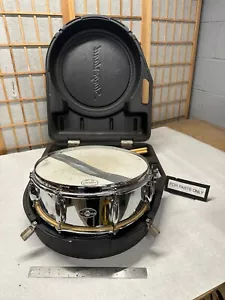Distintivo guscio rullante 14” Slingerland anni 70 vintage con custodia bastoncini SOLO PER RICAMBI - Foto 1 di 12