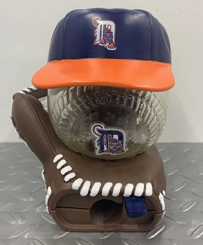 1996 DETROIT TIGERS PIGGY BANK TREASURES CHEST PENNY CANDY PEANUTS VINTAGE NEW Cover
