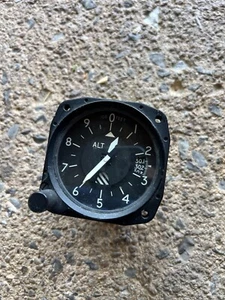 Cessna United Instruments Altimeter C661071-0101 P/N 5934P-A56 - Picture 1 of 5