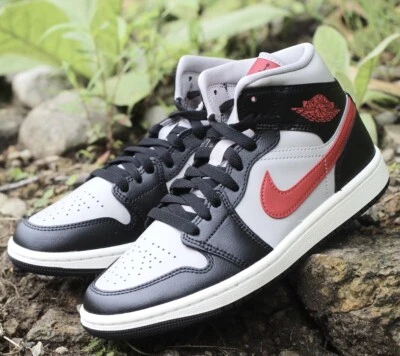 Nike Air Jordan 1 Mid Negro Rojo Gris Vela BQ6472-060 Multi Tallas NUEVO Foto 1 de 4