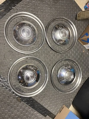 OEM 1949 1950 PONTIAC CHIEFTAIN, STREAMLINER, TAPACUBOS DE LUJO GM ANILLOS DE AJUSTE Foto 1 de 4