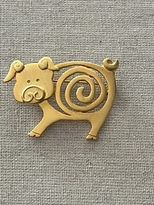 Broche de cerdo cola rizada "JJ" firmado tono dorado 'remolino' - Imagen 1 de 4