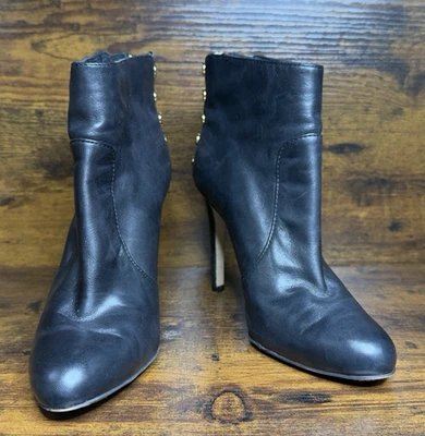 Botas de tobillo Vince Camuto de cuero negro adornadas en oro para mujer talla 5 Foto 1 de 4