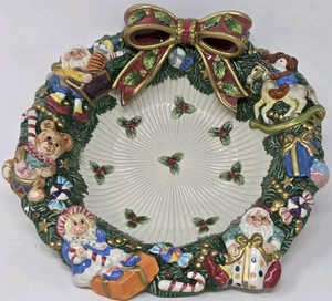 Plato de cerámica vintage Fitz & Floyd “Christmas Wreath” para vacaciones juguetes elfos - Imagen 1 de 4