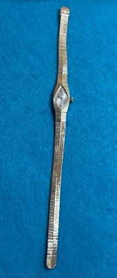 Винтажные женские Wittnauer 1/20 10K GF с бриллиантовыми акцентами 7 1/2» не работает - Изображение 1 из 4