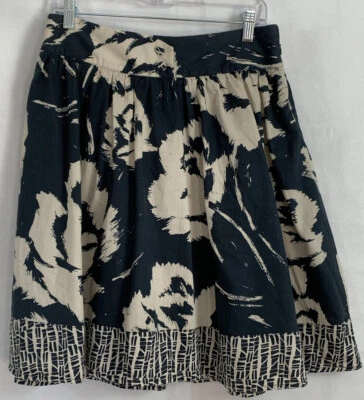 Falda acampanada St. Johns Bay talla 8 gris tostado floral reunida dobladillo en contraste forrada con cremallera Foto 1 de 4