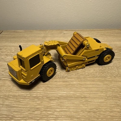ERTL CAT Caterpillar 613C Elevating Scraper 1/64 SCALE Die-Cast 2419 - Image 1 of 4