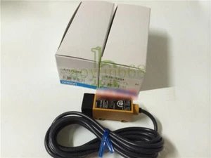 1PCS Photoelectric Switch E3S-R2B4 Omron New - Picture 1 of 1
