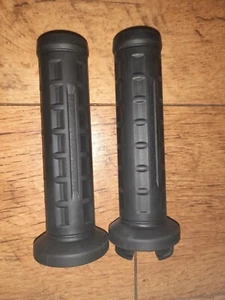 Harley Davidson rubber Handlebar grips GRIP,THROT,7/8 IN, L&R - Picture 1 of 4