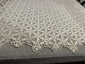 Antique French Cream Linen Daisies Design Handmade Crochet Elegant Bedspread - Picture 1 of 24