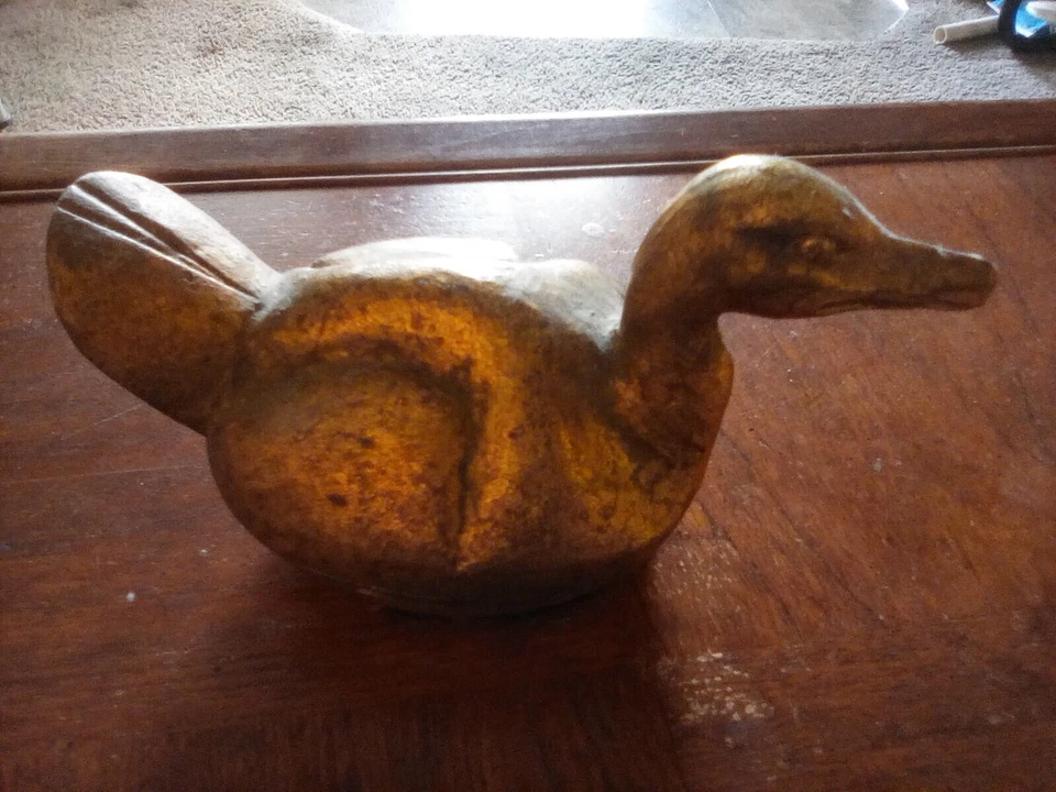Antiguo pato de hierro fundido en señuelo con tapa dorada Japón  Foto 1 de 1