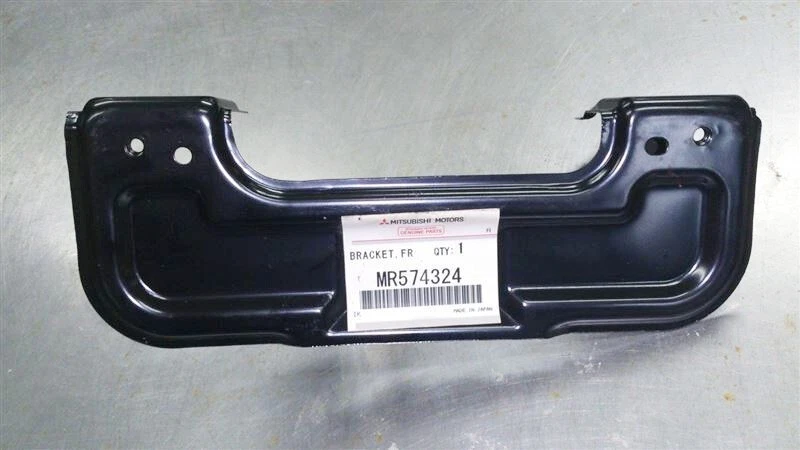 Soporte de matrícula frontal Mitsubishi MR574324 para EVO 7 Lancer OEM Foto 1 de 1