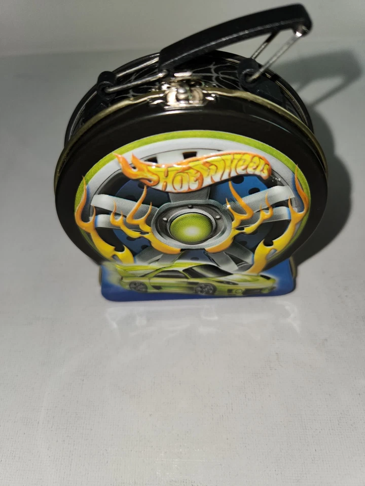 Mattel Hot Wheels 2002 caja de transporte de caramelos de hojalata 6" con forma de rueda y neumático de metal Foto 1 de 4