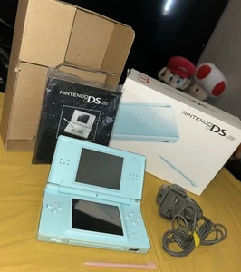 Consola portátil Nintendo DS Lite turquesa en caja con cargador - BATERÍA NUEVA ✅ - Imagen 1 de 14