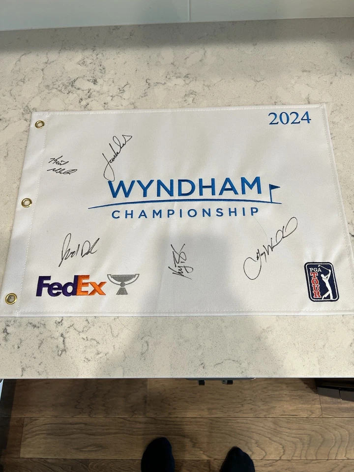 Bandera de golf Wyndham Championship firmada por Jordan Speith, Keegan Bradley ¡y más! Foto 1 de 1