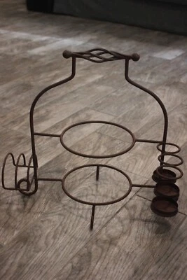 Estante de soporte para platos de hierro forjado marrón vintage de 2 niveles con servilletas y cubiertos Foto 1 de 4