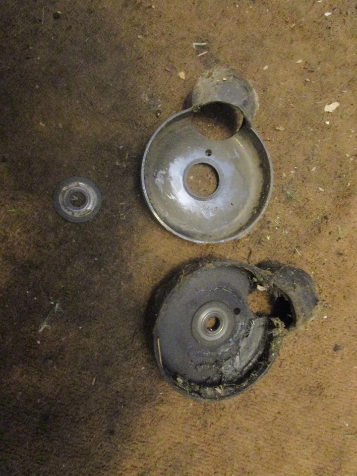 Cubierta de engranaje de rueda Lawn Boy 614427 par Foto 1 de 1